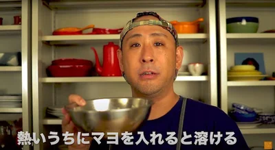 マカロニが熱いうちにマヨネーズを加えると溶けてしまいます