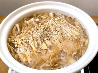 【ドラマ飯】もう鍋は飽きたと言わせない！ きのこどっさり「豚こまときのこのオイスターめんつゆ鍋」