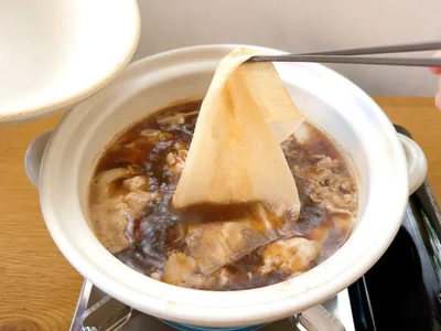 キッチンペーパーを使って一気に灰汁が取れた！