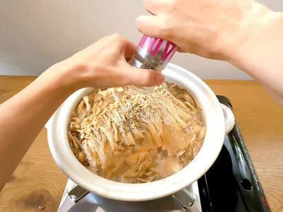 粗びき黒こしょうとごま油がいいアクセントに