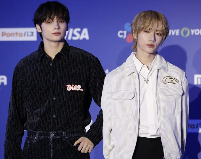 TOMORROW X TOGETHER・HUENINGKAI（左）とBEOMGYU（右）