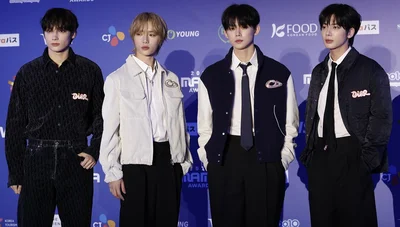 大阪で行われた「2024 MAMA AWARDS」レッドカーペットに登場したTOMORROW X TOGETHER