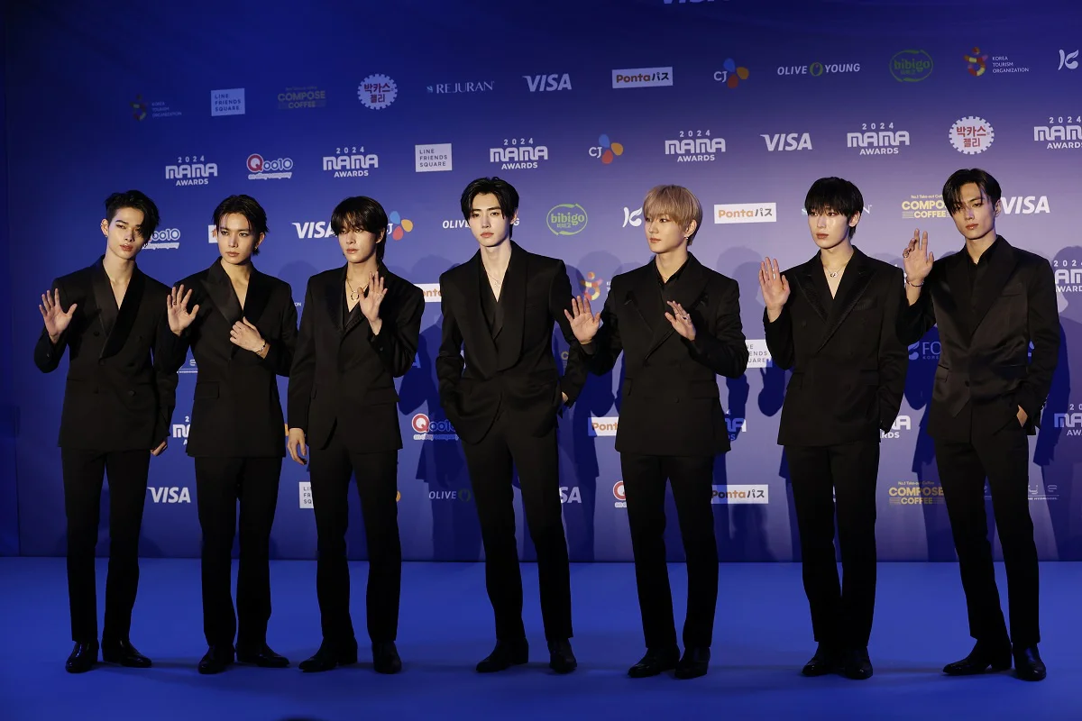 ENHYPENタイトなブラックスーツ姿が超クール！@2024 MAMA AWARDS 大阪
