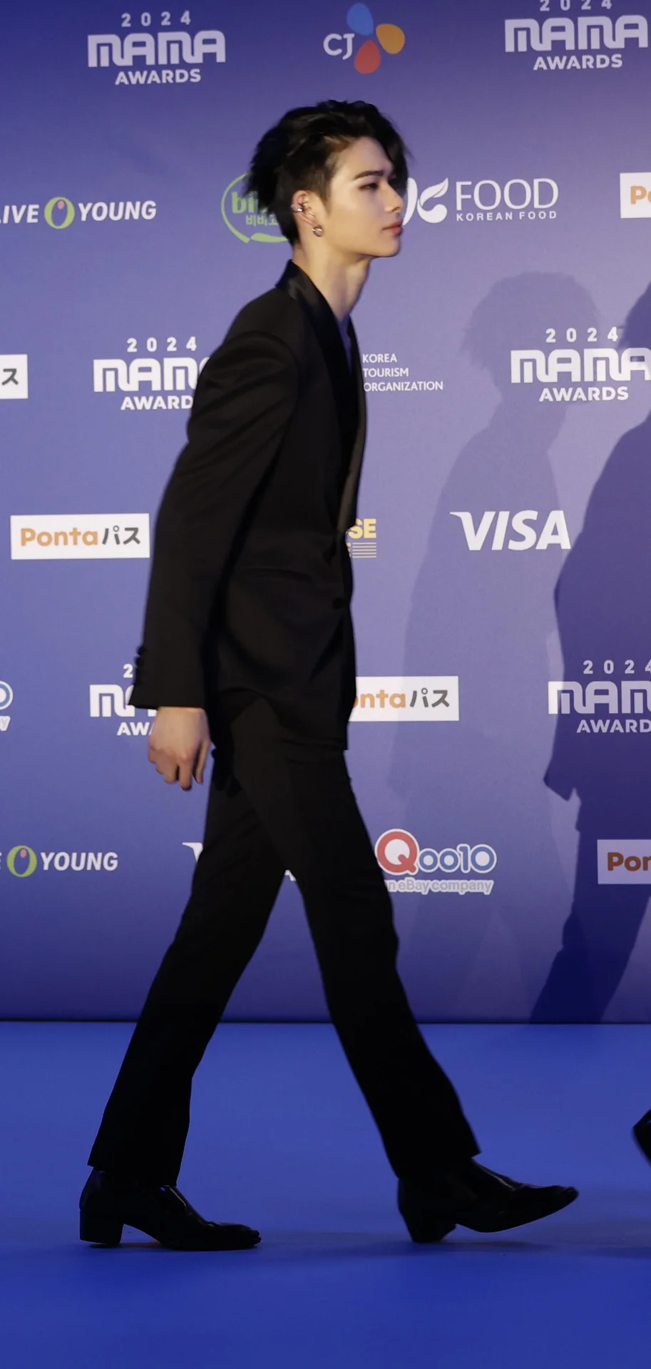 ENHYPENタイトなブラックスーツ姿が超クール！@2024 MAMA AWARDS 大阪
