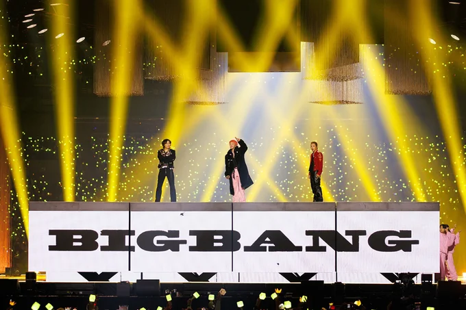 BIGBANGが大阪で再集結し、会場でレジェンド曲を披露! 会場にいた記者が地震と間違うほどの揺れが巻き起こるほど!▶次もBIGBANG圧巻のステージ