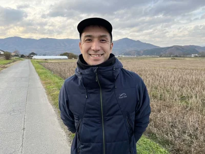 「遠野旅の産地直売所」のコーディネーター・田村隆雅さん。大学生の時に遠野の農泊に感銘を受けて東京からの移住を決意したのだそう