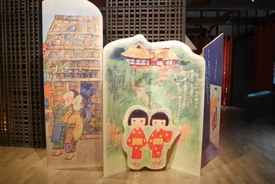 「昔話蔵」には座敷童子や雪女などのパネルが