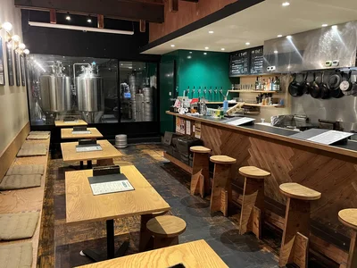 お店の奥には醸造タンクが