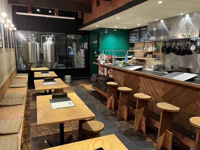 お店の奥には醸造タンクが