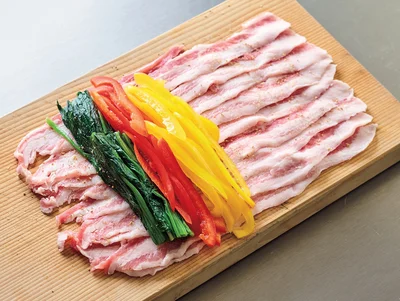 豚肉は大きく1枚になるよう広げる