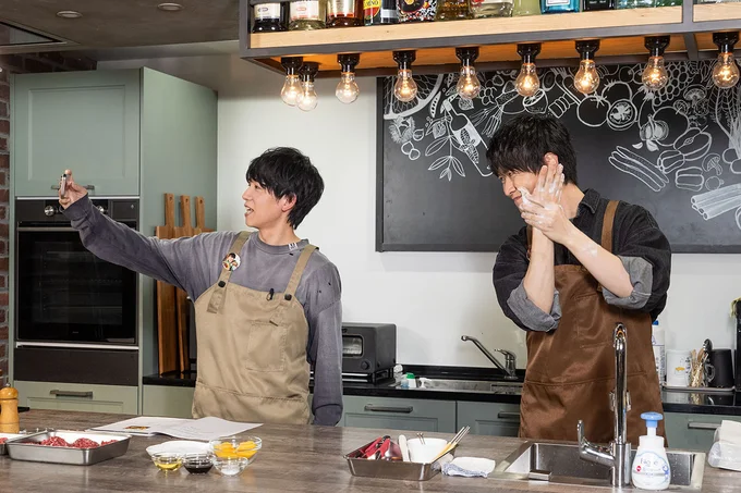 手を洗いながらの記念撮影で大騒ぎ!