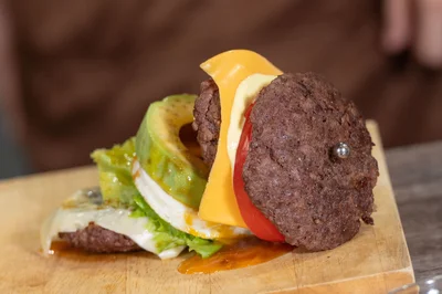 倒れた肉肉肉！ハンバーガー