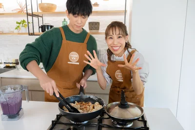 「フ～ッ！！」と大興奮のみきママさんの隣で小山さんは真剣