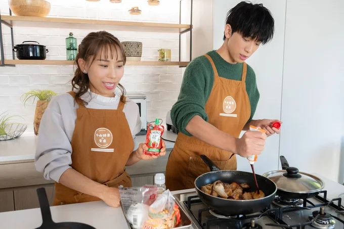 ちゃっちゃか進める小山さんの横でみきママさんは軽快にトーク