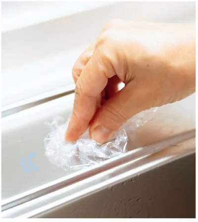 3．ラップでこすったあと、水で流す