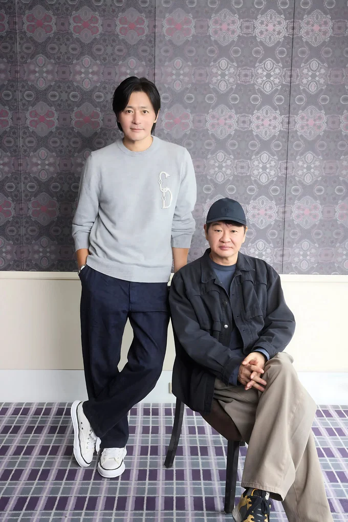 11月某日、来日したホ・ジノ監督＆俳優チャン・ドンゴンさん。元祖韓流四天王チャン・ドンゴンさんはスターオーラを放ちつつも、優しい眼差しが印象的！！