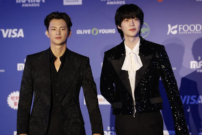 「MAMA AWARDS(Mnet ASIAN MUSIC AWARDS)」に登場したソ・イングクとアン・ジェヒョン撮り下ろし