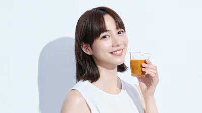 のんさんがサジーベリーを表情豊かに表現