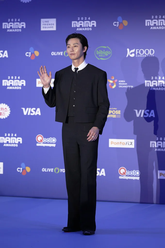 MAMA2日目に登場