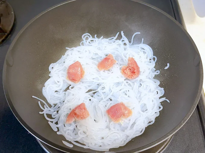  たらこは薄皮を取らずに入れてOK