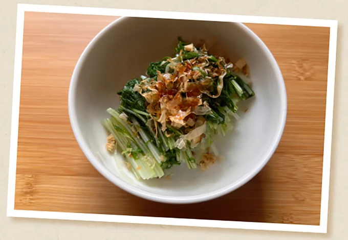 水菜のおひたし／水菜は淡泊な味わいながらも栄養豊富。シャキシャキとおいしくて使い勝手もいいので、特に旬の季節にはたくさん食べてほしい野菜です。生で食べるイメージが強い水菜ですが、サッと茹でておひたしにしても◎