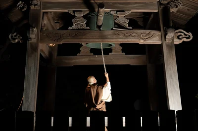 除夜の鐘が鳴り終わる前に寝てしまうのは年神様に失礼に