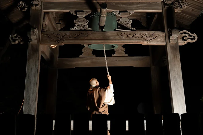 除夜の鐘が鳴り終わる前に寝てしまうのは年神様に失礼に