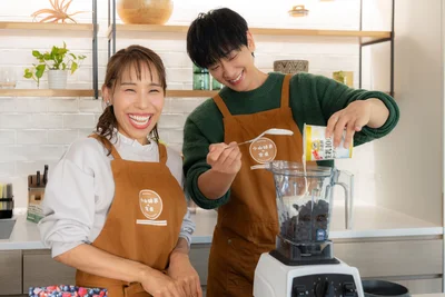 「アサイーにうるさい男」がツボったみきママさん＆まんざらでもない小山さん