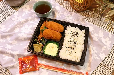 カニクリームコロッケがメインの「カニクリームコロッケ弁当」