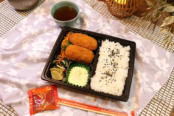 カニクリームコロッケがメインの「カニクリームコロッケ弁当」