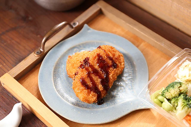 カニ感あふれる濃厚クリームとろ～り「ほっともっと」のカニコロ食べてみたら「大感動」「これはみんな好き」