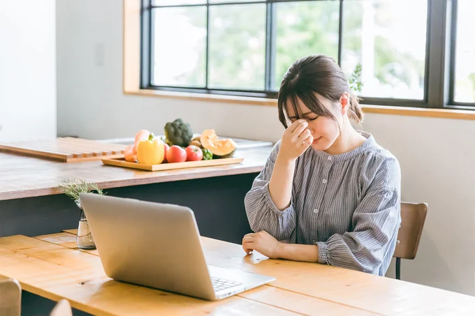 疲れた目を回復させるには?眼精疲労を予防するセルフケア