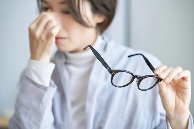 放置するとたいへんなことに!老眼や眼精疲労に良い「ツボ押し」で簡単セルフケア