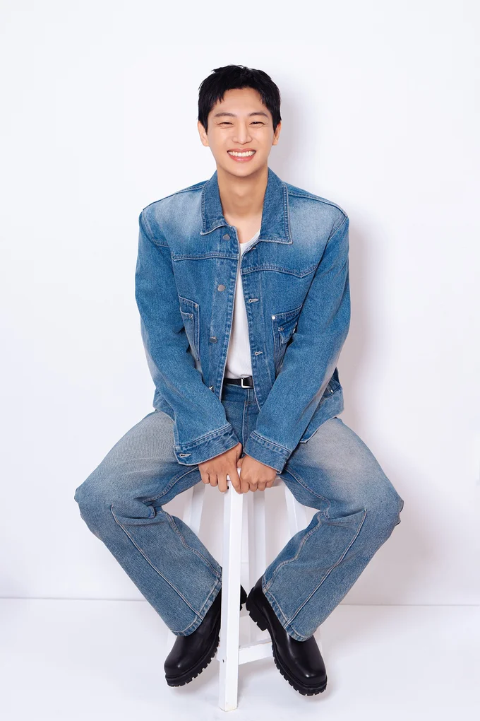 いまブレイク中!若手俳優注目株のイ・シニョン!手足が長く顔が小さい!