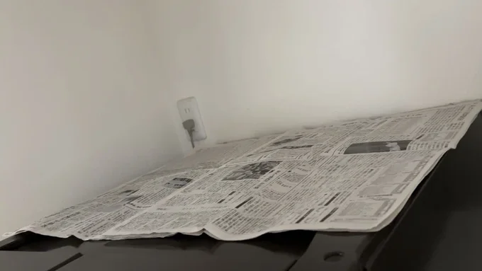 キレイにしたら新聞紙を置いておくと、次の掃除が簡単に
