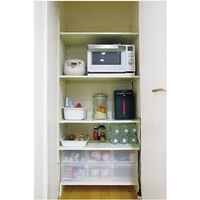 器具類が入った収納。この隙間がたまらない