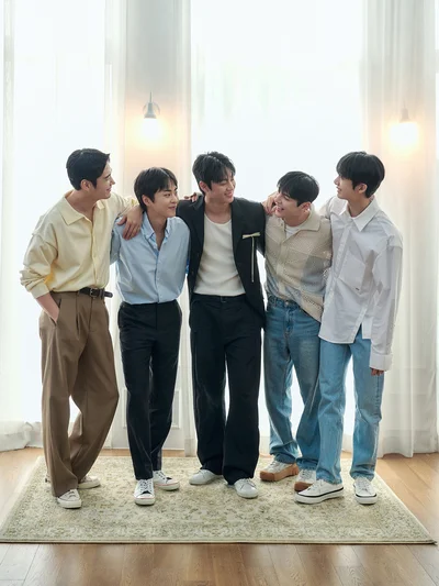仲の良さが伝わってくる5人