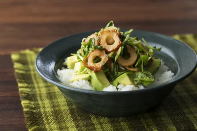 マヨちくアボカドのっけご飯