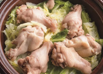ごま風味のさっぱりだれで、もりもり食べられる「手羽元と白菜のくたくた蒸し」