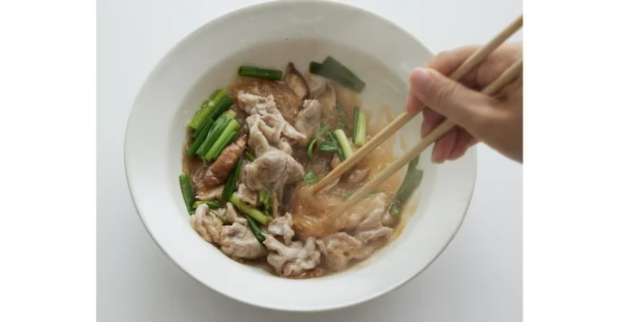 3. 具材と調味料をレンチンし、よく混ぜて「麻婆はるさめ」の完成!