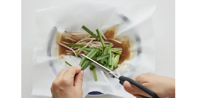 3. 野菜はキッチンばさみでカットするからまな板いらず(▶︎次へ)