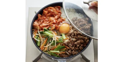 5. 具材をご飯にのせて蒸し焼きに（▶︎次へ）