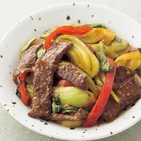【スタミナレシピ】ピリ辛で食欲を刺激！「牛肉とチンゲンサイの辛みそ炒め」