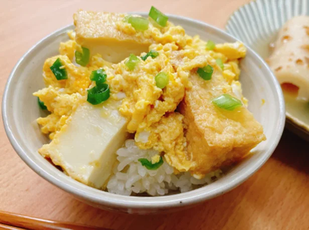 余ったおでんの汁と具材で作る「おでんの厚揚げ卵とじ丼」