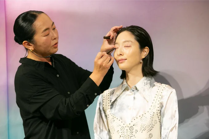 人気ヘア＆メイクアップアーティストの岡田知子さん