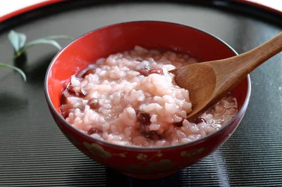 小豆のお粥を食べて邪気を払う。1月15日は何の日？【年末から年始のマナー】