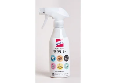 中性で２度拭き不要。香りが残らず家中で大活躍。クイックル ホームリセット 泡クリーナー ￥440（編集部調べ）／花王