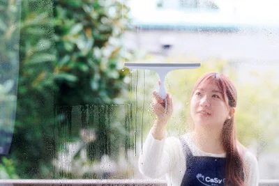 ガラスワイパーで水を切る