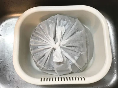 汚れの落ち具合を見ながら、30分程度、漬けおいたらお湯ですすいで完了
