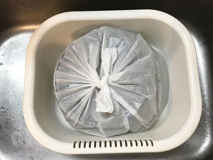 汚れの落ち具合を見ながら、30分程度、漬けおいたらお湯ですすいで完了